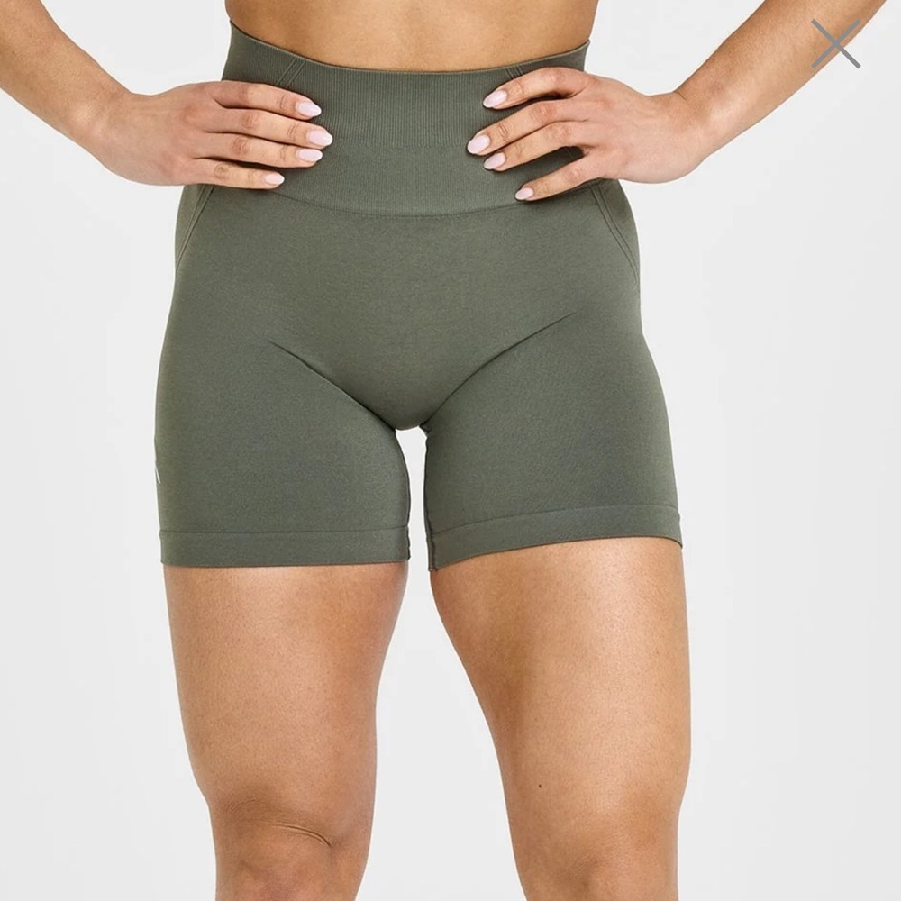 EFFORTLESS SEAMLESS SHORTS